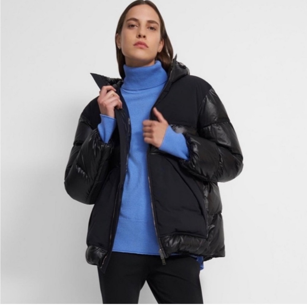 Theory black two tone puffer with Sherpa hood and interior